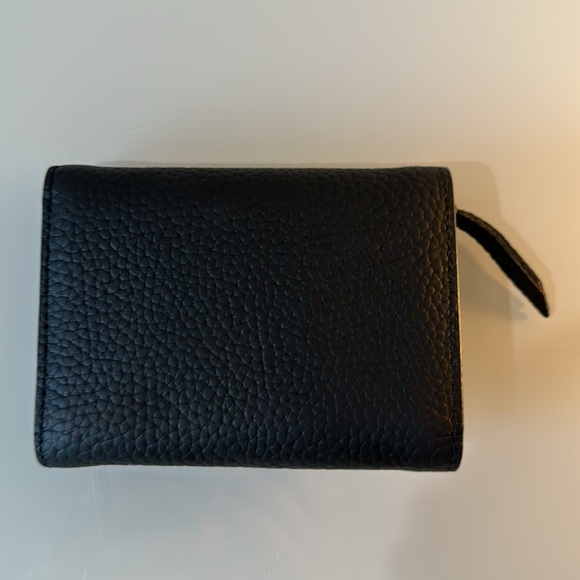 Brand NEW genuine black leather wallet.  Never used no branding - Picture 2 of 4